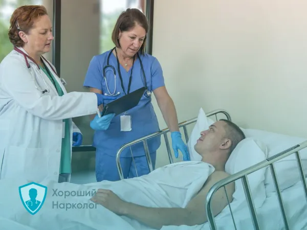 Мужчина в палате после кодирования селинкро